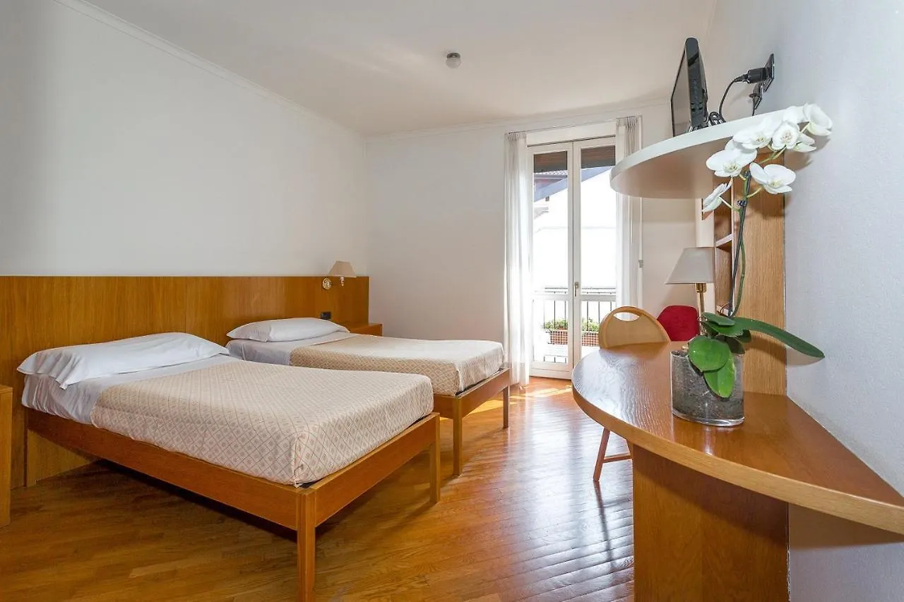 Hotel Tre Re Como 3*,