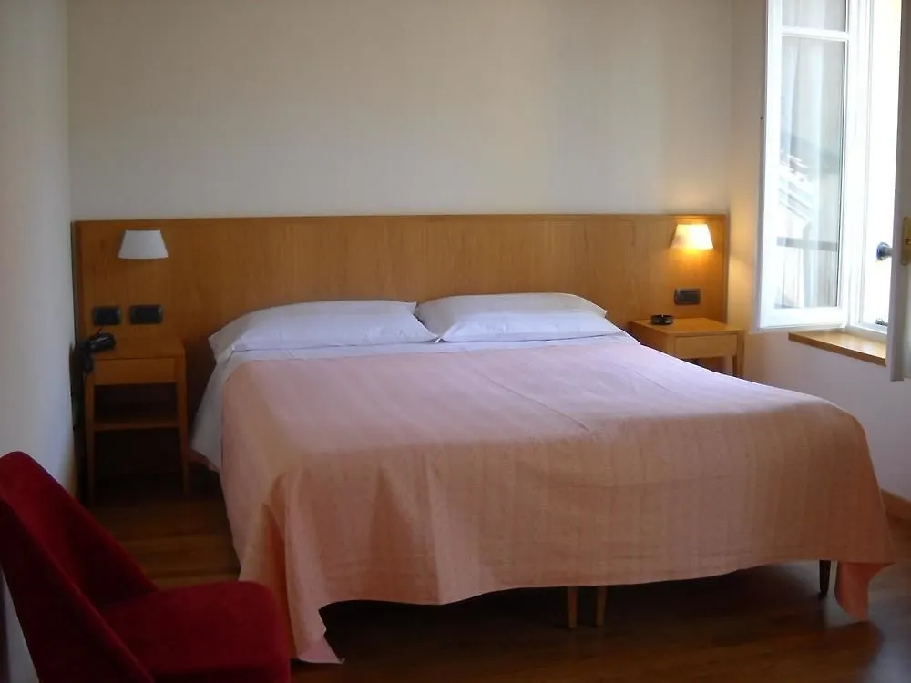Hotel Tre Re Como 3*,  Italien