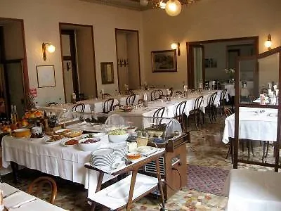Hotel Tre Re Como 3*,