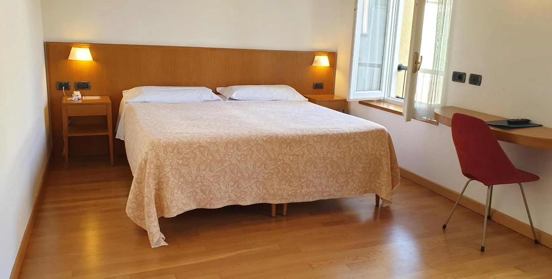 Hotel Tre Re Como 3*,  Italien